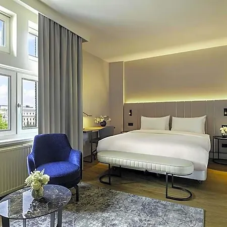 Nh Leidseplein Hotel 4*
